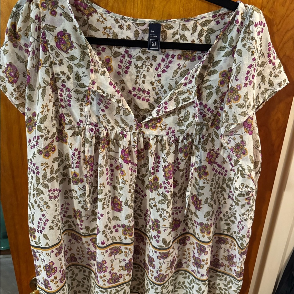 GAP Women's Floral Blouse - Cream and Purple